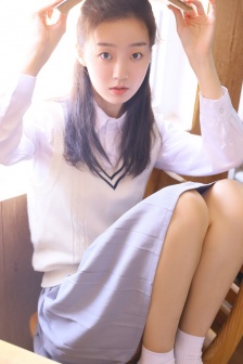 坐在学长硬硬的上面写作业